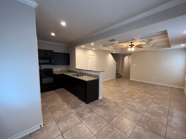 Photo - 7010 Micayla Cv House