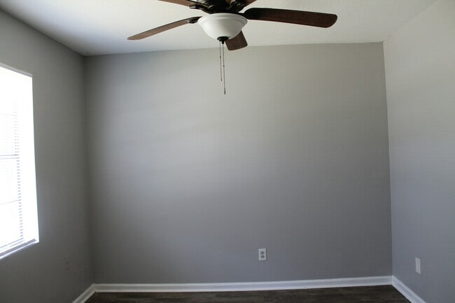 Building Photo - 6916 Bradshaw Dr