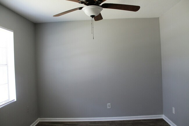 Foto del edificio - 6916 Bradshaw Dr