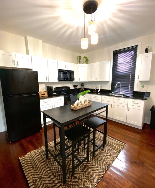 Cocina a estrenar - 1309 Bangs Ave