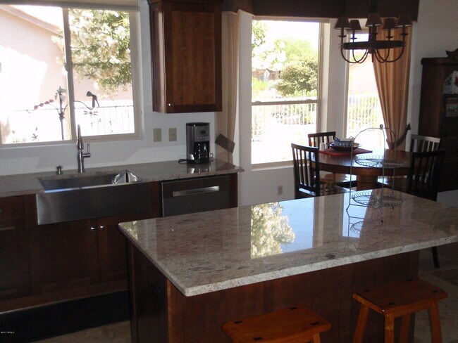 Building Photo - 65473 E Rose Ridge Dr
