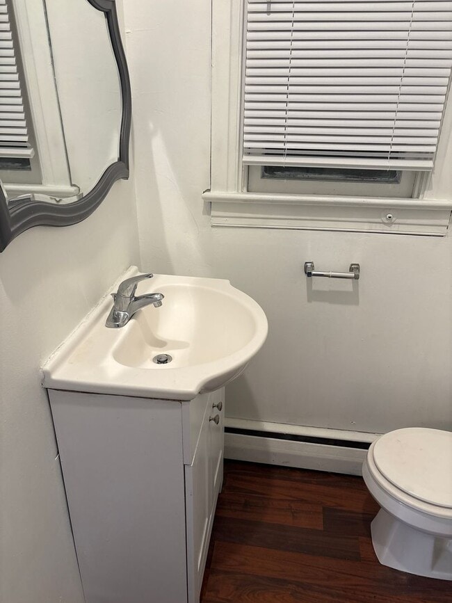 Building Photo - Cozy 1 Bedroom in Downtown York City with ...