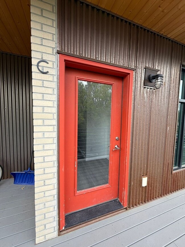 Building Photo - 601 Robin Ln