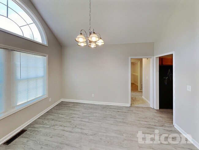 Foto del edificio - 37 Abbotsford Dr