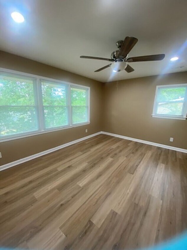 Foto principal - 5142 Delray Dr