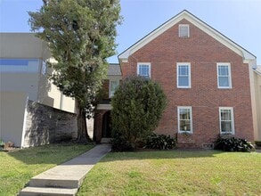 Building Photo - 2311 Wroxton Rd