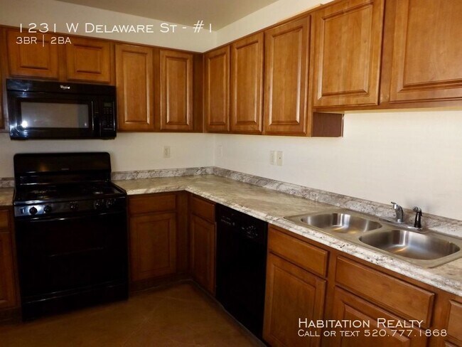 Building Photo - Barrio Hollywood 3BD/2BA with Central AC