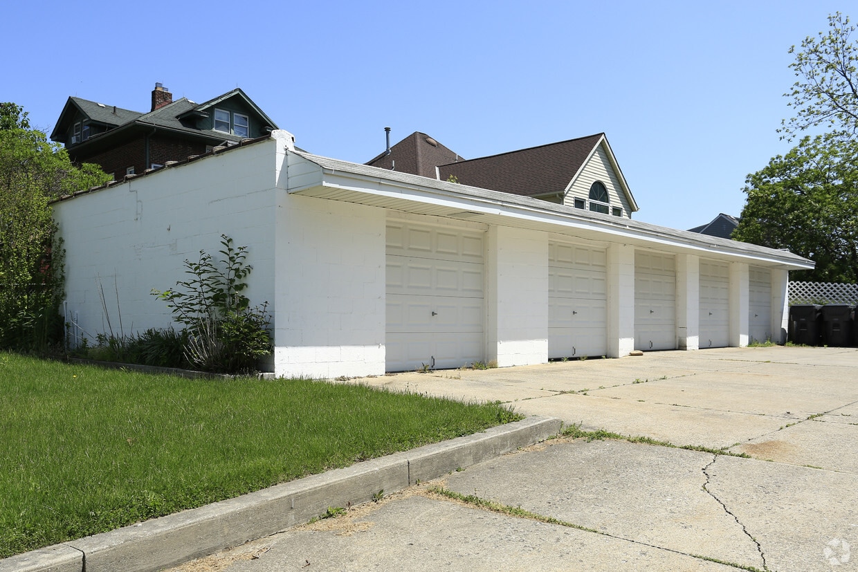 Building Photo - 4963 E 71st St