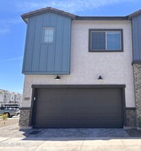 Building Photo - 2819 W Red Fox Rd