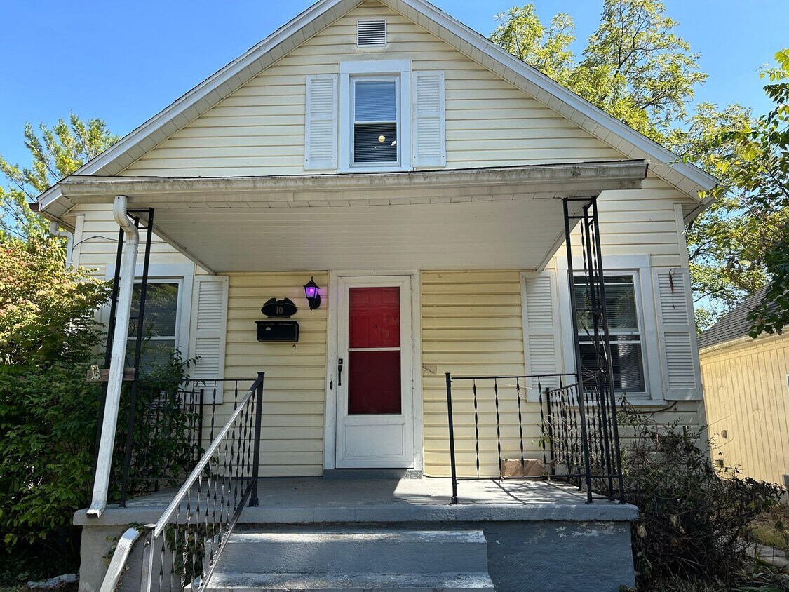 Primary Photo - Sunrise Home! **MOVE IN SPECIAL - $75 GIFT...