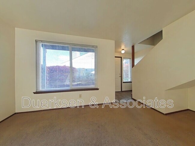 Building Photo - 2521 SW Pickford St