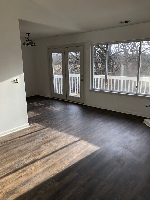 320 Crestview Dr, Wauconda, IL 60084 Condo for Rent in Wauconda, IL