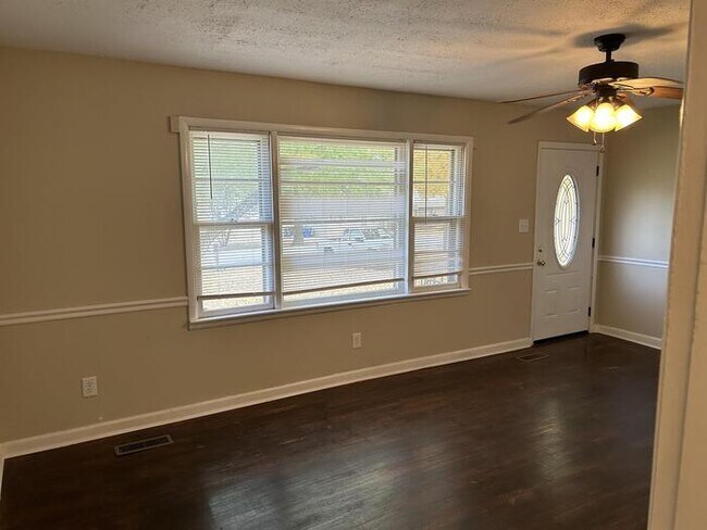 Building Photo - 3 Bed / 1 Bath Rental House in Athens, AL