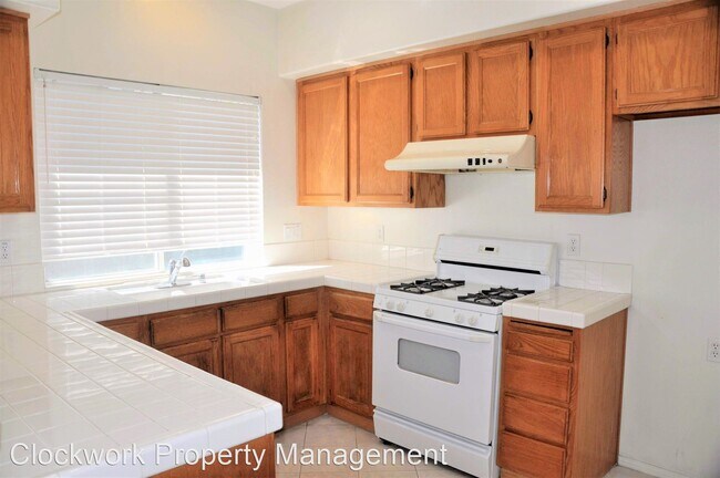 Building Photo - 3 br, 2 bath House - 1729 Sunflower Ave #A