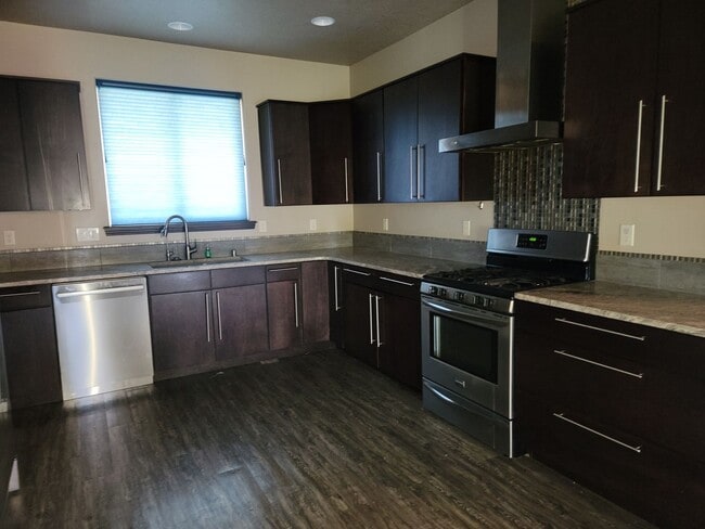 Building Photo - Peaceful Living with Views, Space & a 6 Ca...