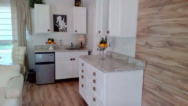 COCINA PEQUEÑA - 1771 Hickory Ln