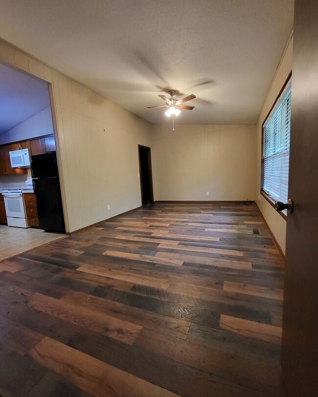 Building Photo - 2 br, 1 bath House - 11 Ulverston Dr