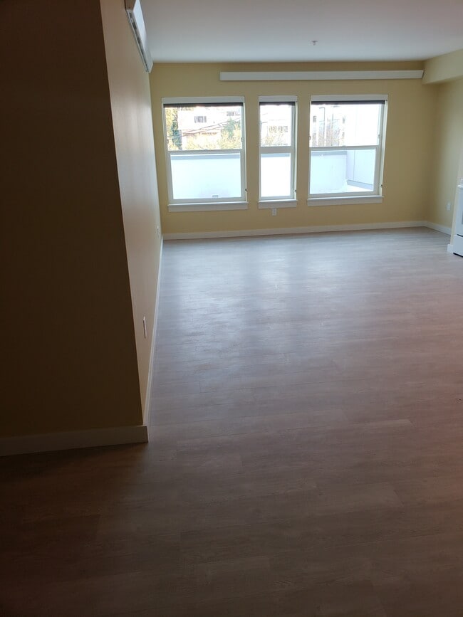 living room - 3208 Rainier Ave S