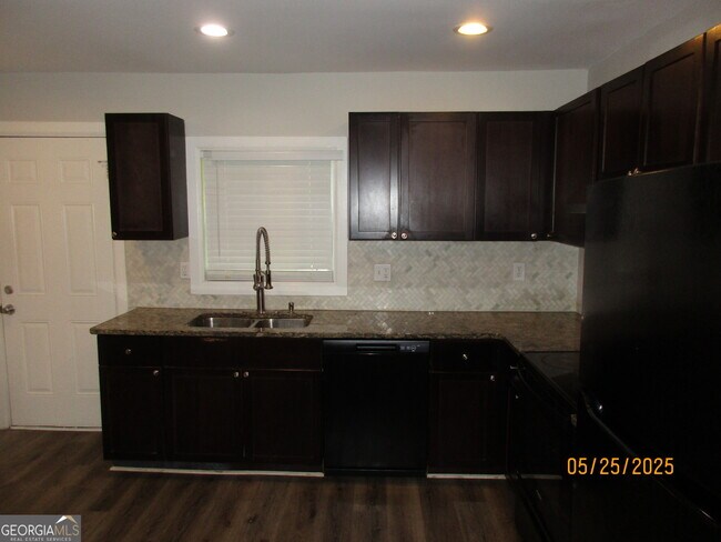 Foto del edificio - 16 Wadley St NW