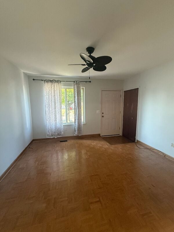 Foto del edificio - 8030 Jewett Ave