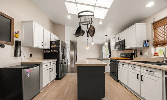 Foto del edificio - Cozy Solar Powered 3 bed 2 bath Home