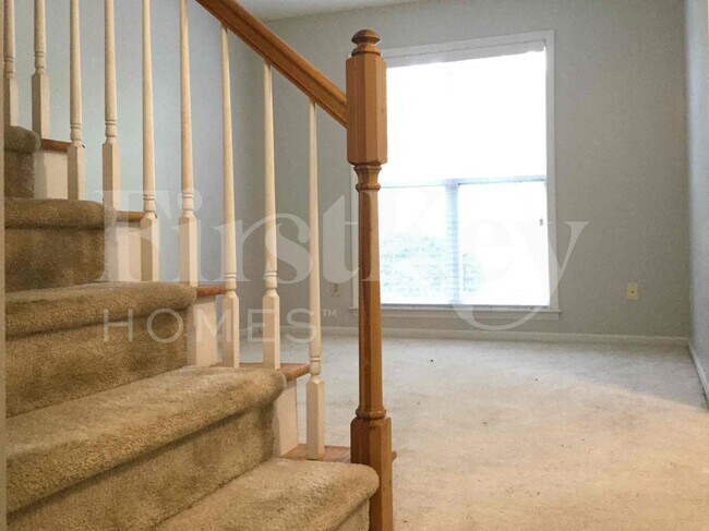 Foto del edificio - 8102 Kingston Dr