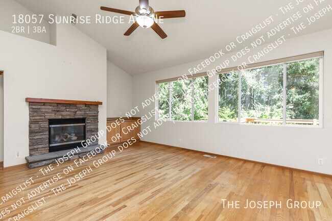 Foto del edificio - 18057 Sunrise Ridge Ave NE