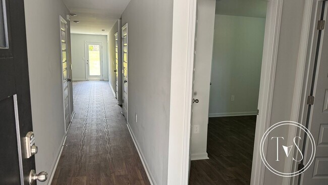 Foto del edificio - 128 Lakeside Dr