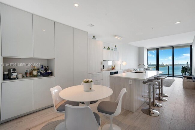 Foto del edificio - 480 NE 31st St