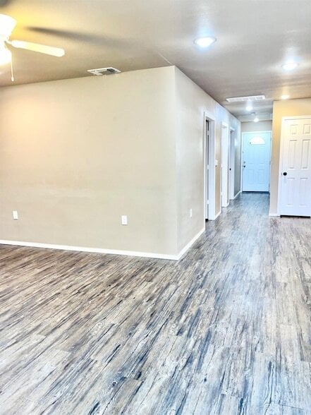 Building Photo - 2613 Globe Ave