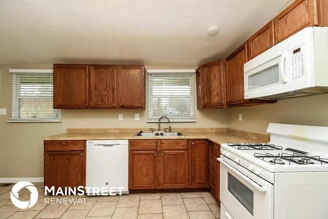 Building Photo - 420 Holiday Dr