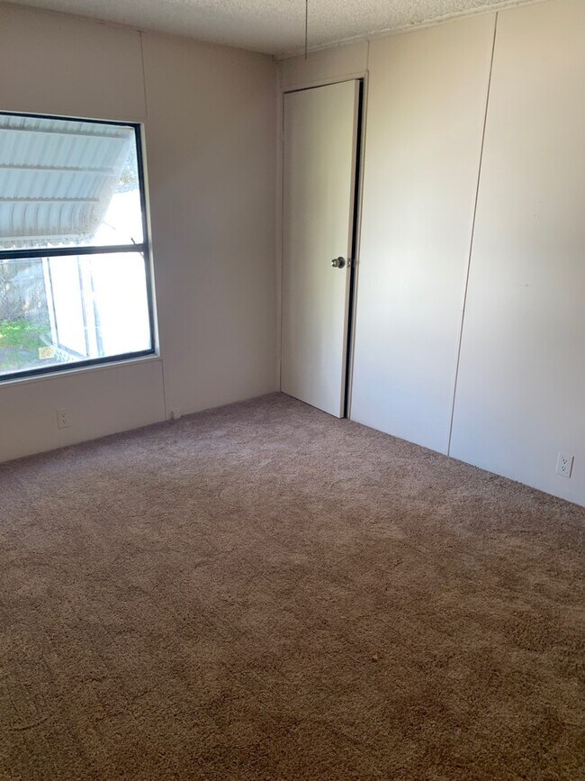 Foto del edificio - Two Bedroom Two Bath Mobile Home with Bonu...