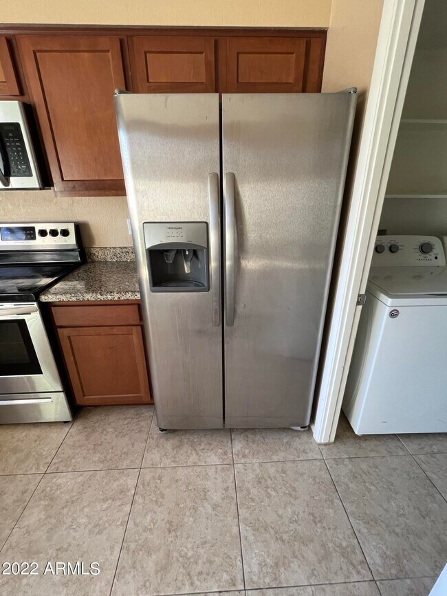 Foto del edificio - 5850 N 83rd St