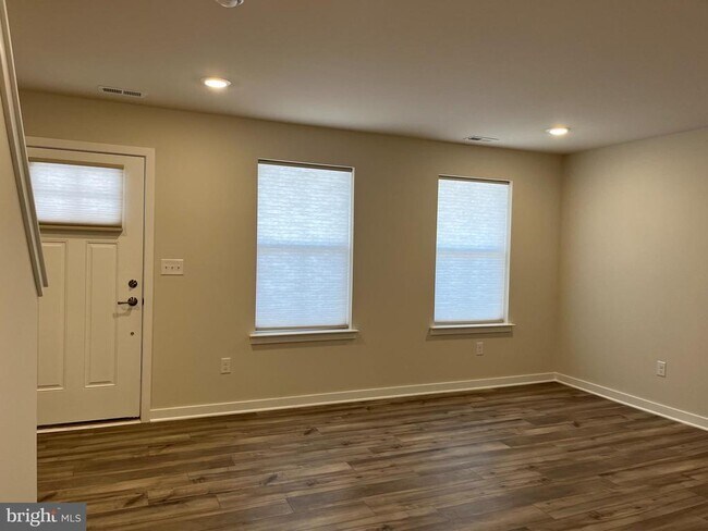 Foto del edificio - 40 Anderson Dr