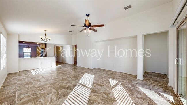 Foto del edificio - 18418 W Jones Ave