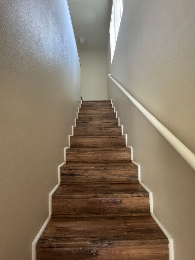 Foto del edificio - Beautiful 3 Bedroom with 2.5 Bathroom Home...