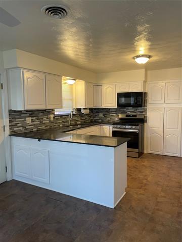 Foto del edificio - 6643 Ascot Ln