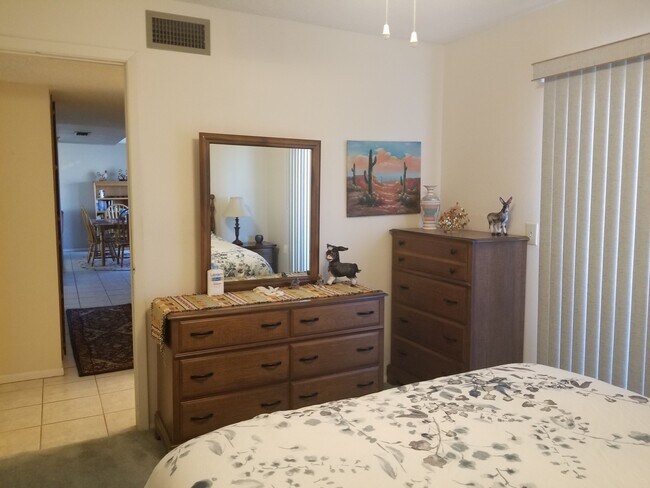 Building Photo - Summer Furnished Condo