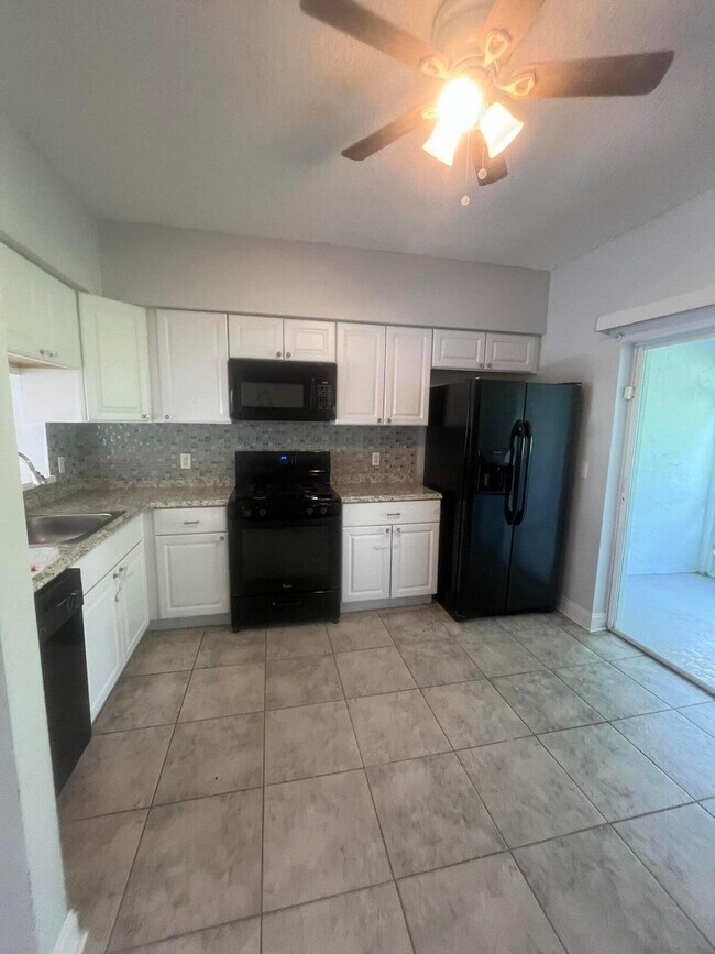 Foto del edificio - 7823 Sanibel Dr