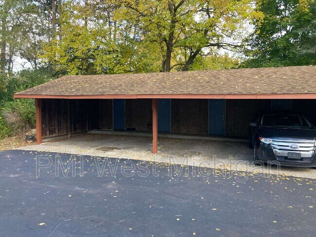 Foto del edificio - 6043 In the Pines Dr SE