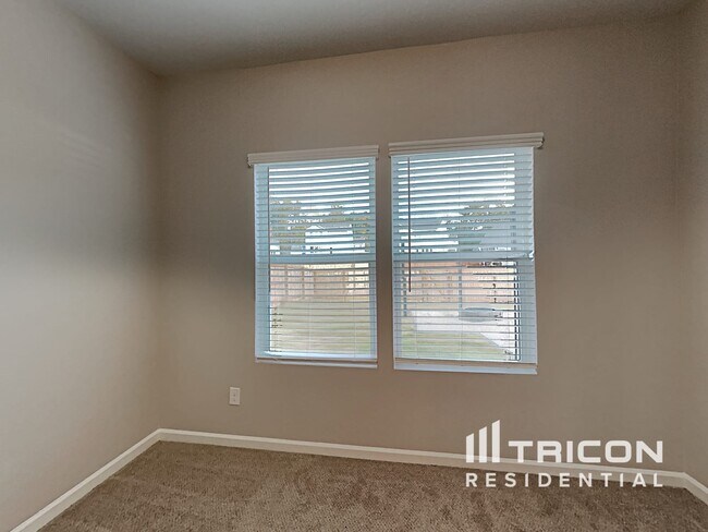 Building Photo - 5017 Arbordale Wy