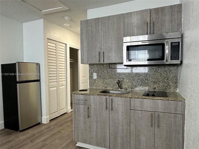 2910 Pierce St Unit 205 Hollywood - 2910 Pierce St Unit 205 Hollywood Fl Building Photo