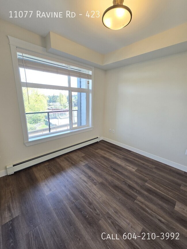 Photo du bâtiment - Modern Condo Near King George