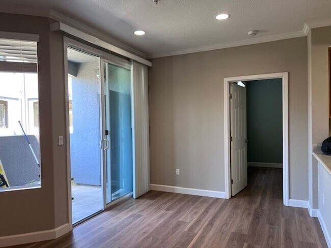 Building Photo - Beautifully updated condo in gated community. Sparkling pool. Stainless steel appliances and lami...