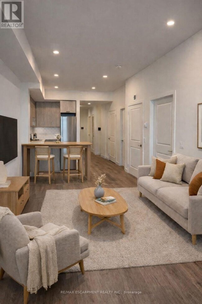 Building Photo - 461 Green Rd