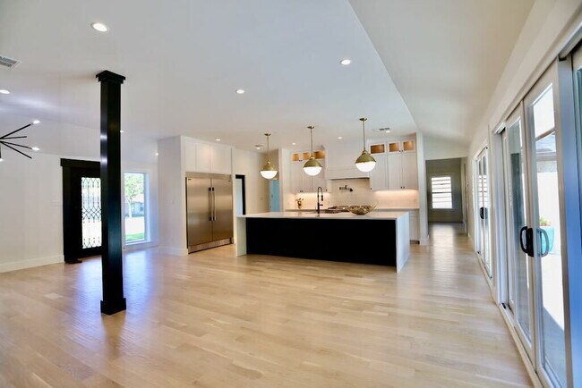 Building Photo - Executive Lease Near Preston Hollow  - Chef's Kitchen, Gated Drive & Spacious Patio