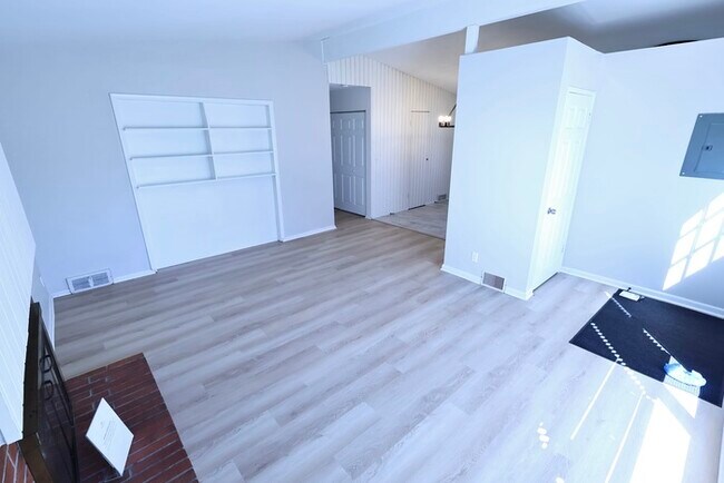 Foto del edificio - 1859 Delia Ave