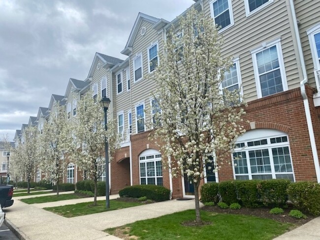 Building Photo - 710 Hero Way