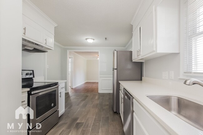 Building Photo - 706 Noles Dr