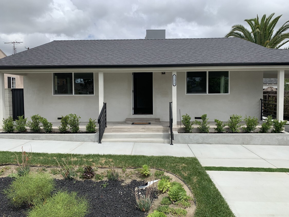 Foto principal - 11315 Delano St